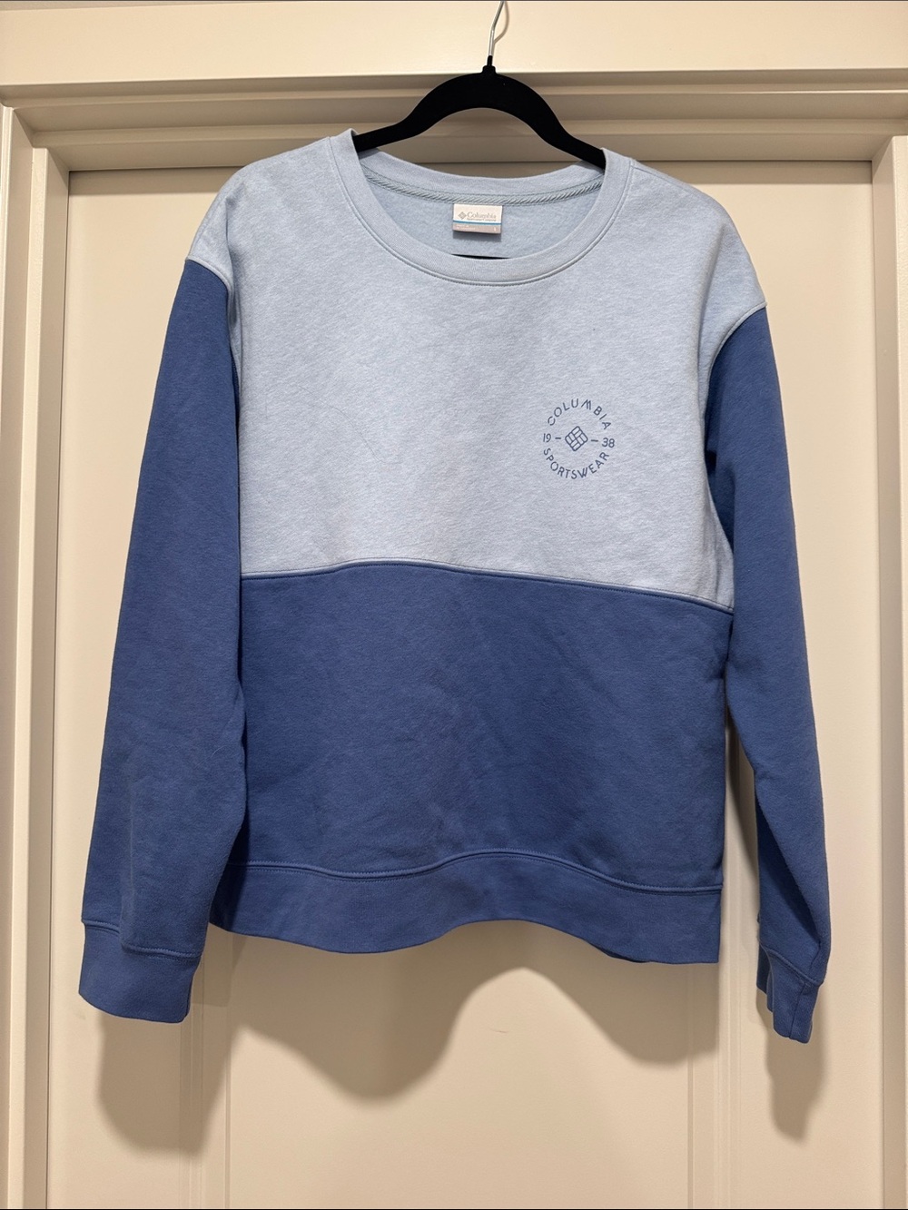 Columbia Two-Tone Pale Blue & Navy Crew Sweatshirt